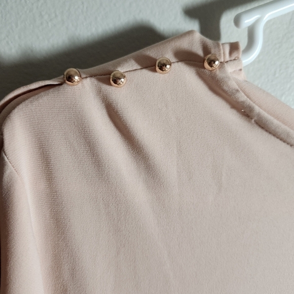 Ivanka Trump Beautiful lightweight jersey top with cross ruffle - Picture 3 of 10